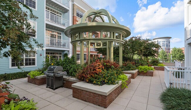 Building Photo - 925 N Garfield St