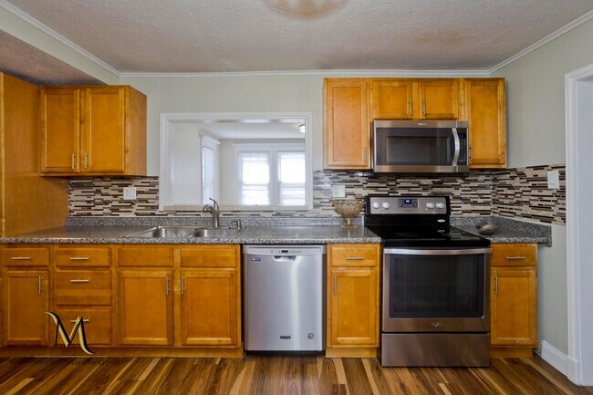 Building Photo - Single-Level Living! 3 Bed Ranch with Mode...