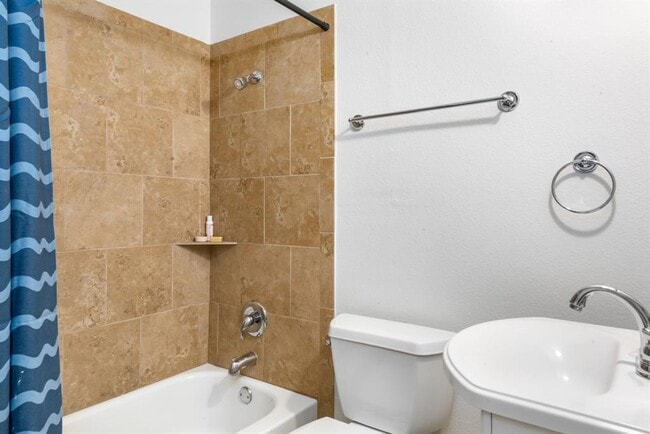 Building Photo - 403 Stirrup Dr