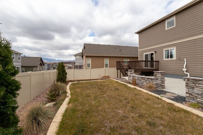 Building Photo - Beautiful Home with Stunning Views!