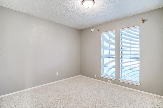 Building Photo - 217 Glenwood Dr