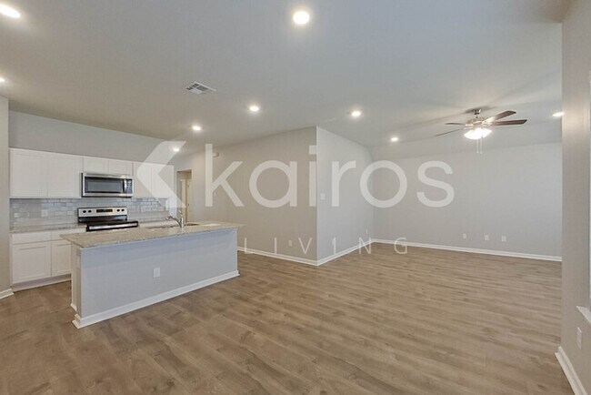 Building Photo - 417 Mango Dr