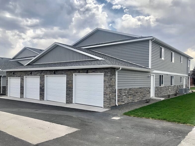 Building Photo - 6334 Yellowstone Rd