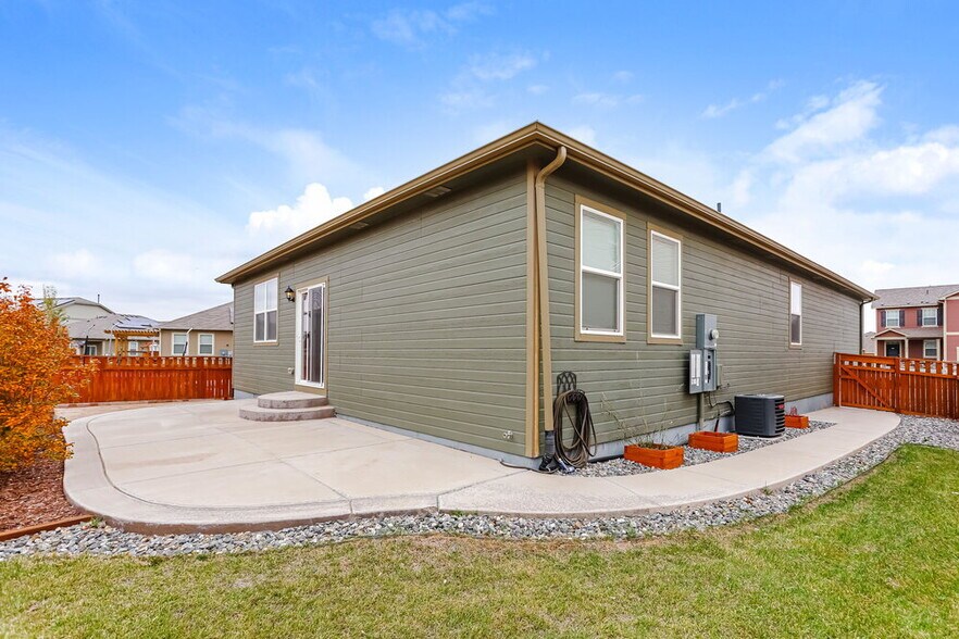 Building Photo - 535 Hermosa St