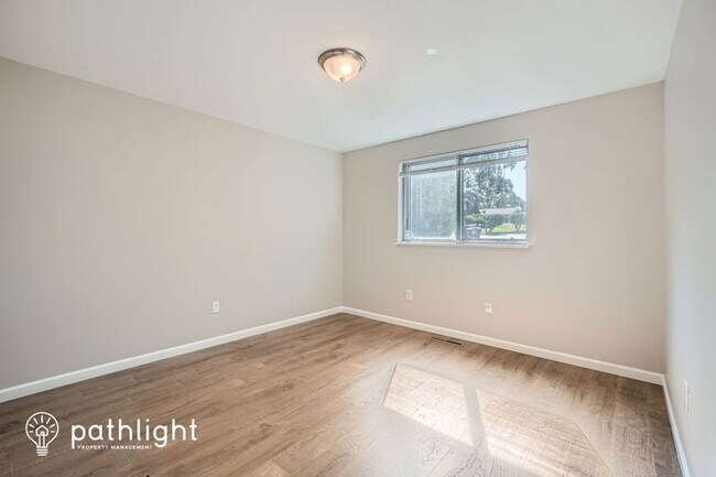 Building Photo - 8201 Woodbourne Dr SW