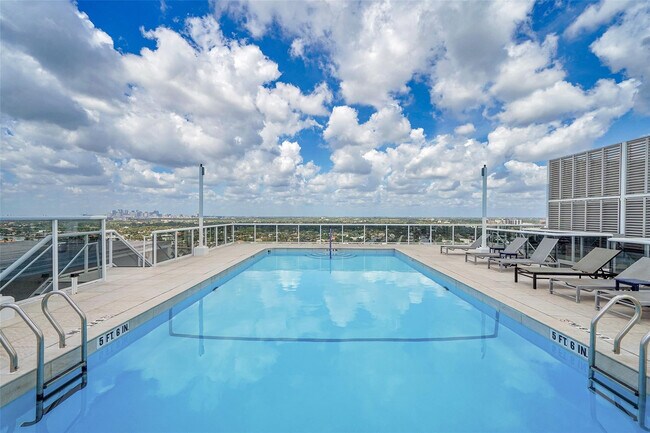 Building Photo - 2841 N Ocean Blvd