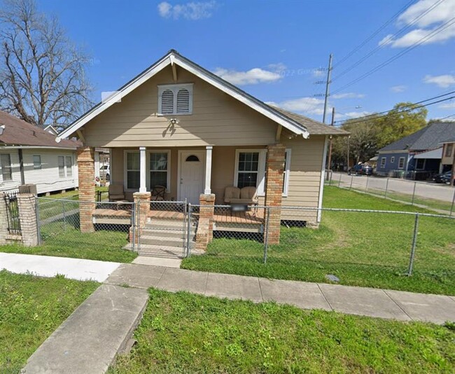 Primary Photo - 2102 Gano St