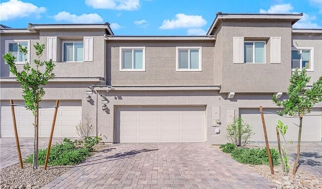 Building Photo - BEAUTIFUL 3BEDROOM TOWNHOME IN 89166