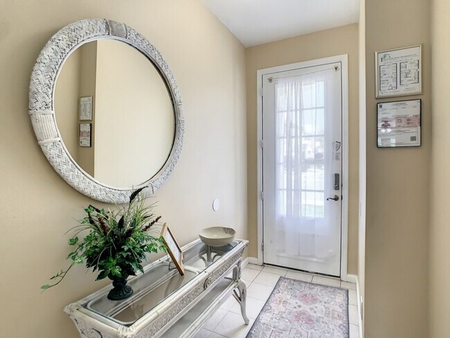 Building Photo - 2356 Silver Palm Dr
