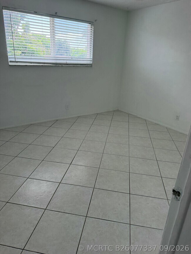 Building Photo - 1816 E Oakland Park Blvd