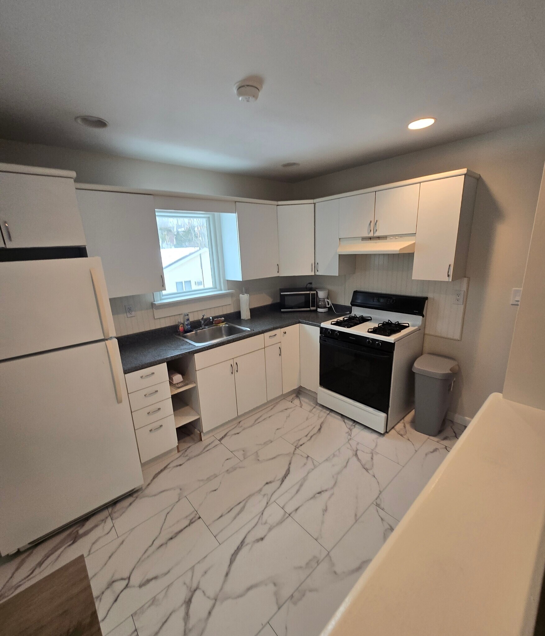 Building Photo - 23 Valkyr Rd