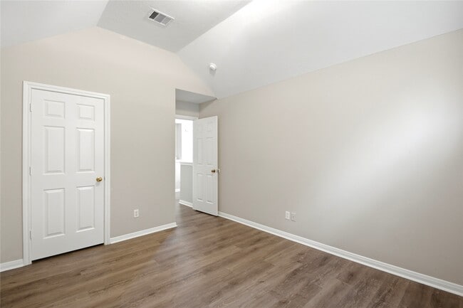 Building Photo - 3924 Highland Vale Ct