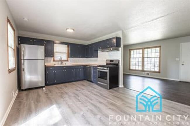 Building Photo - 405 Hooke Ave