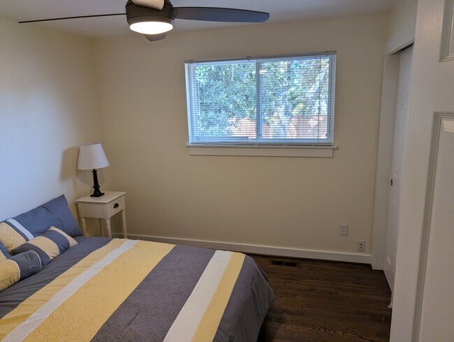 Building Photo - Highly Desirable Edmonds Rambler; 3 Bedroom 1 bath