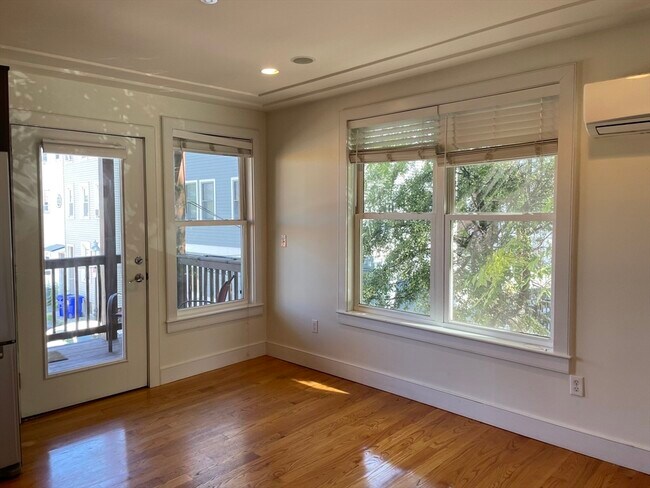 Building Photo - 104 D St