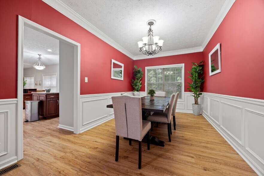 Building Photo - 350 Saddle Bridge Dr