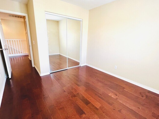 Building Photo - Beautiful 4 Bedroom home