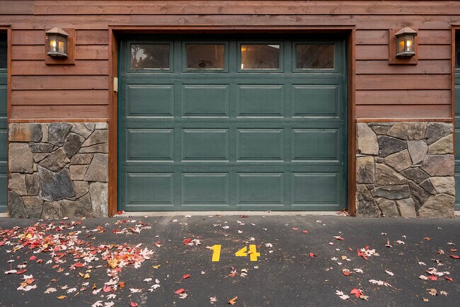 Building Photo - 150 Adams St