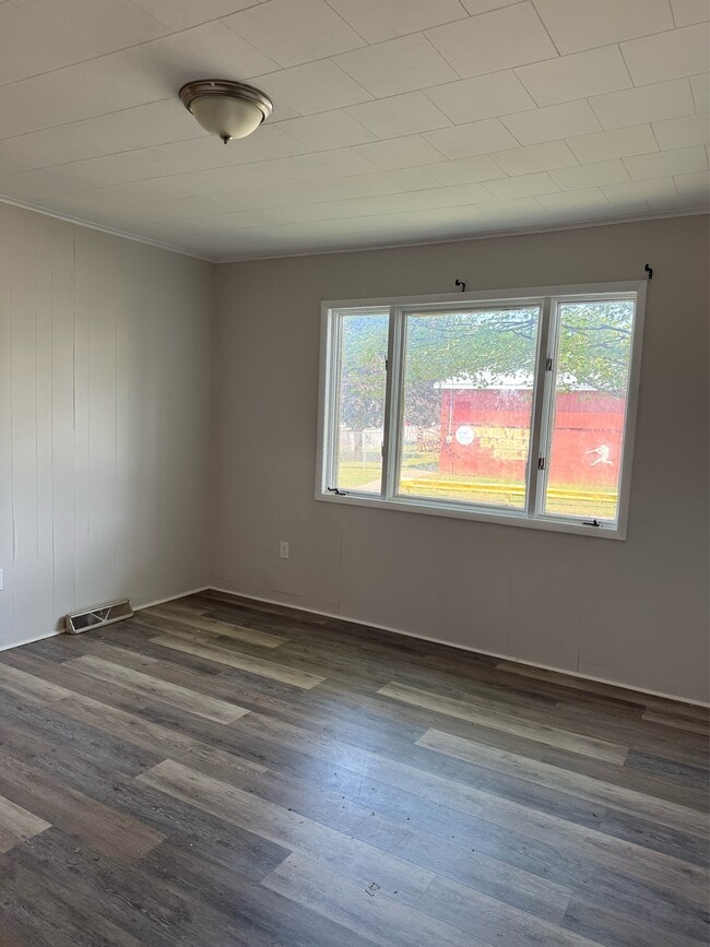Building Photo - 144 Campbell Ave
