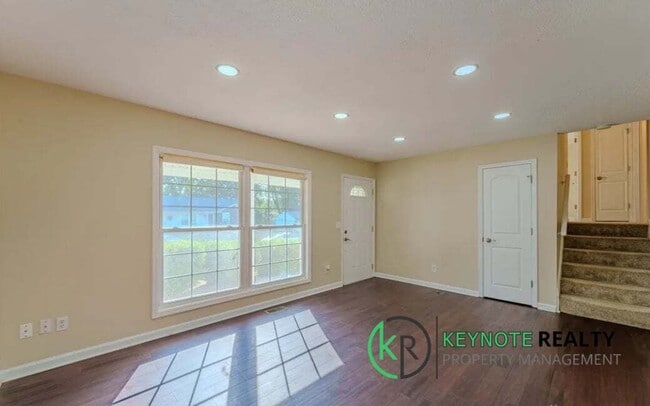 Building Photo - 125 Teakwood Ln