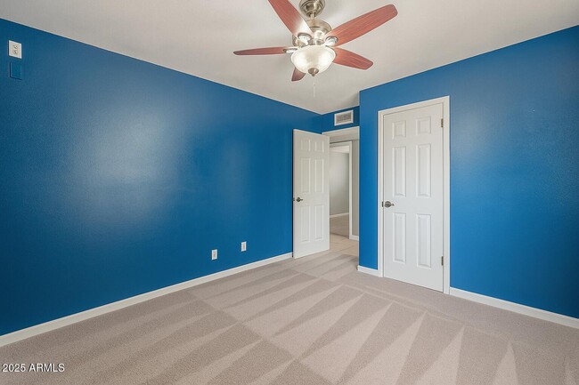 Building Photo - 3236 S Kenwood Ln