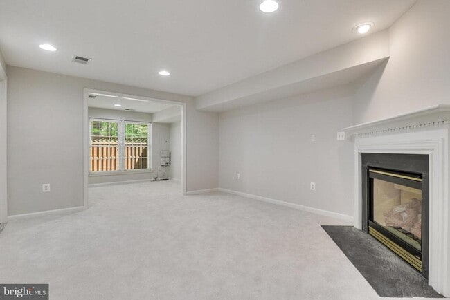 Building Photo - 4037 Fairfax Center Hunt Trail
