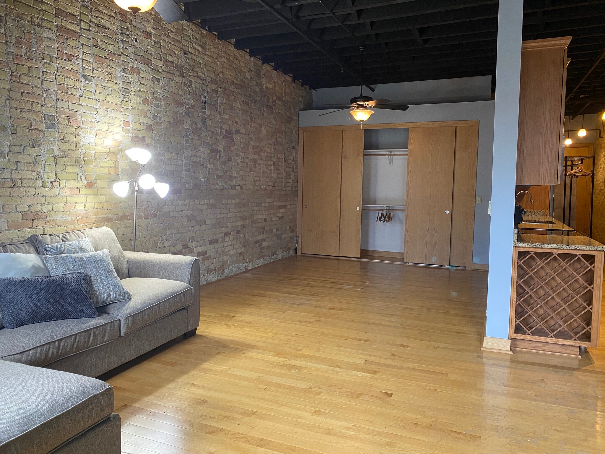 Building Photo - 522 N Water St