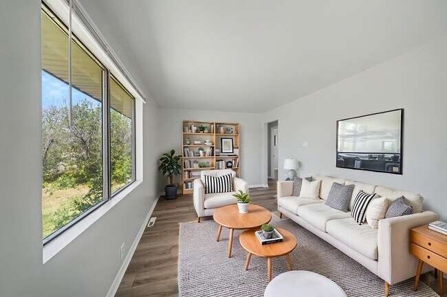 Building Photo - 956 Macon St