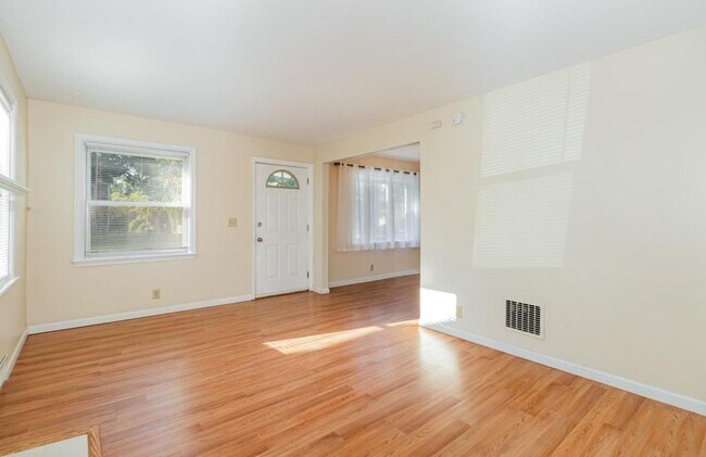 Building Photo - 1604 Carlisle Rd