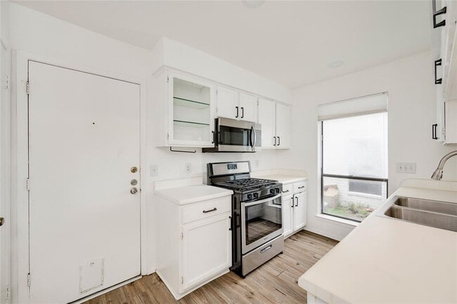 Building Photo - 6705 Lancret Hill Dr