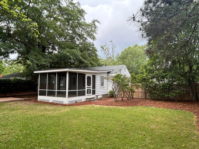 Building Photo - 408 Palm Dr