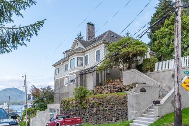 Building Photo - 601 Main St