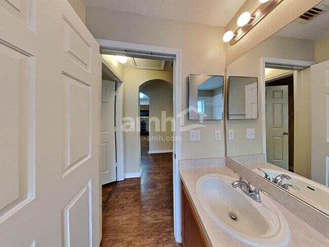 Building Photo - 4338 Country Hills Blvd