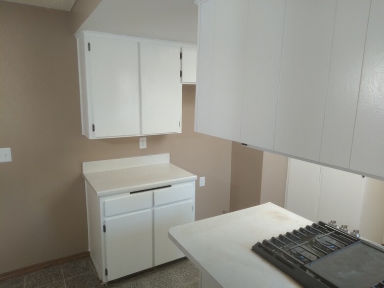 Building Photo - 4465 N Sierra Way