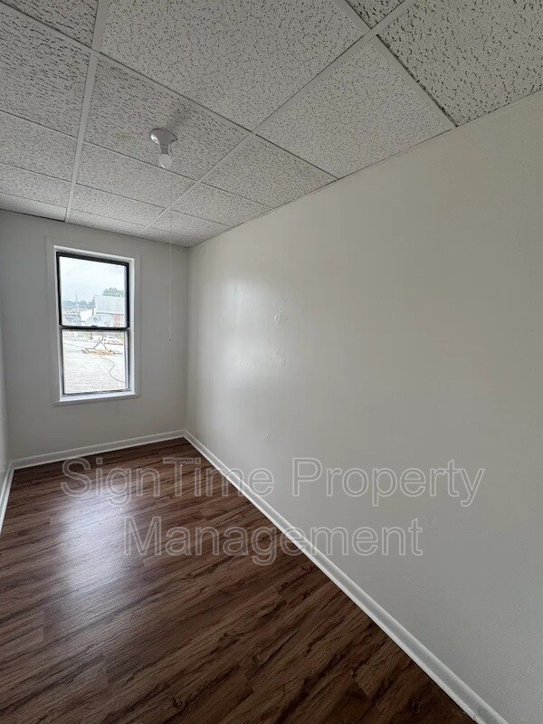 Building Photo - 112 W Franklin St