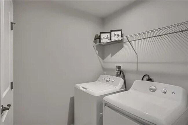 Building Photo - McConnell Trails 3 Bedroom, 2.5 Bathroom T...