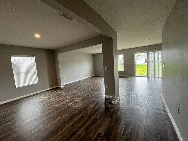 Building Photo - 711 Gila Dr
