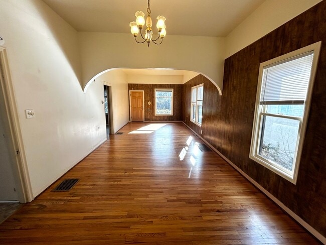 Building Photo - SE Portland 2 Bedroom Home!