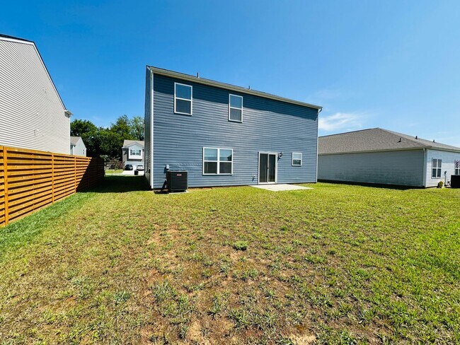 Building Photo - Like-New Modern Living: 2024 Build with Mountain Views