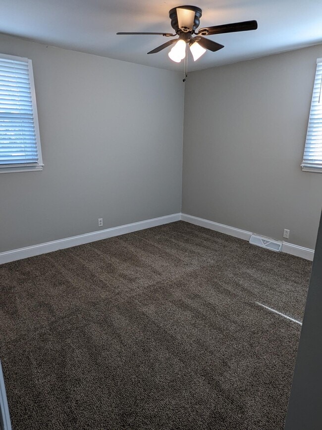 Building Photo - 3253 Niagara Dr