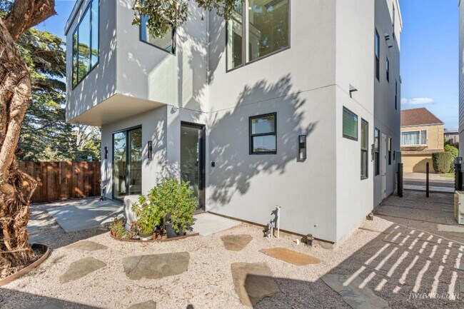 Building Photo - 255 Gellert Dr