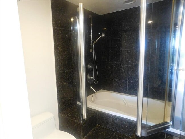 Building Photo - 627 Alhambra Rd