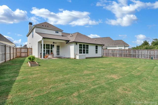 Building Photo - 2112 Old Grove Cir