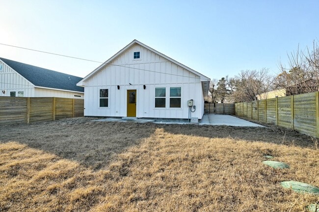 Building Photo - Unique home in OKC
