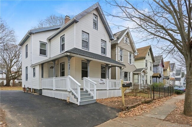 Building Photo - 393 Huntington St