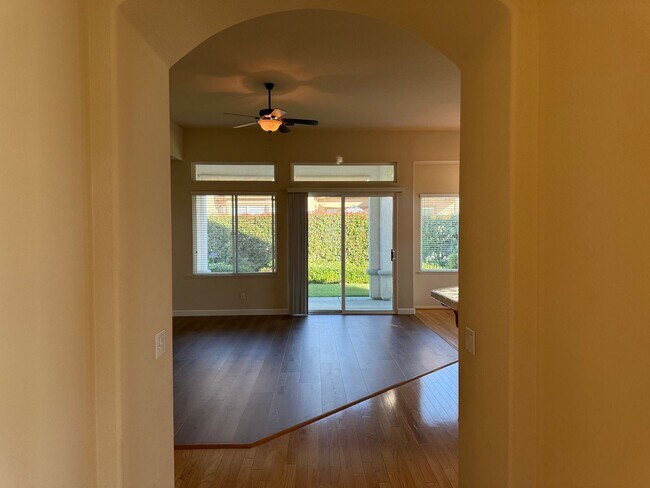 Building Photo - 1587 Regent Dr