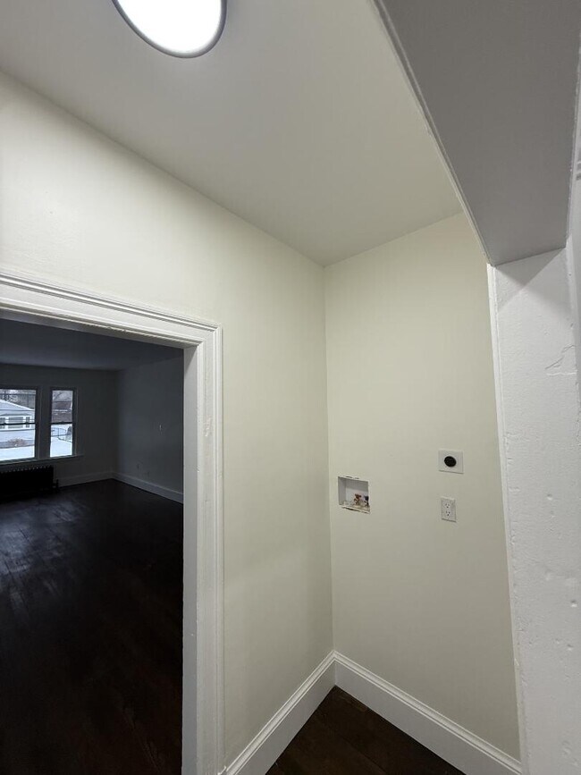 Building Photo - 63 Ashford St