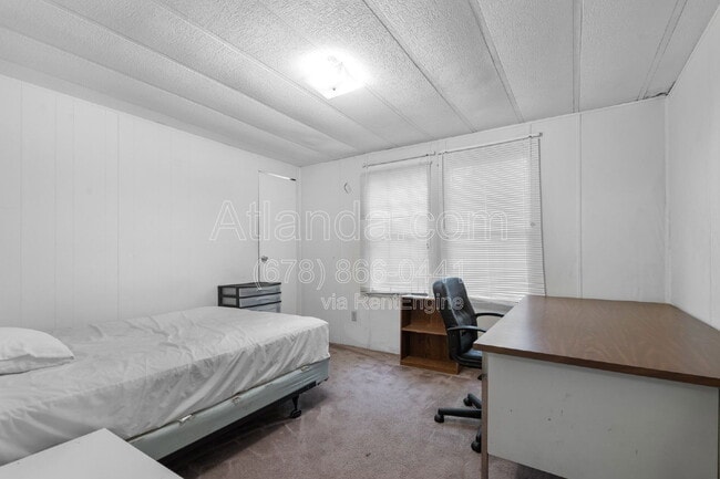 Building Photo - 1061 Center St NW