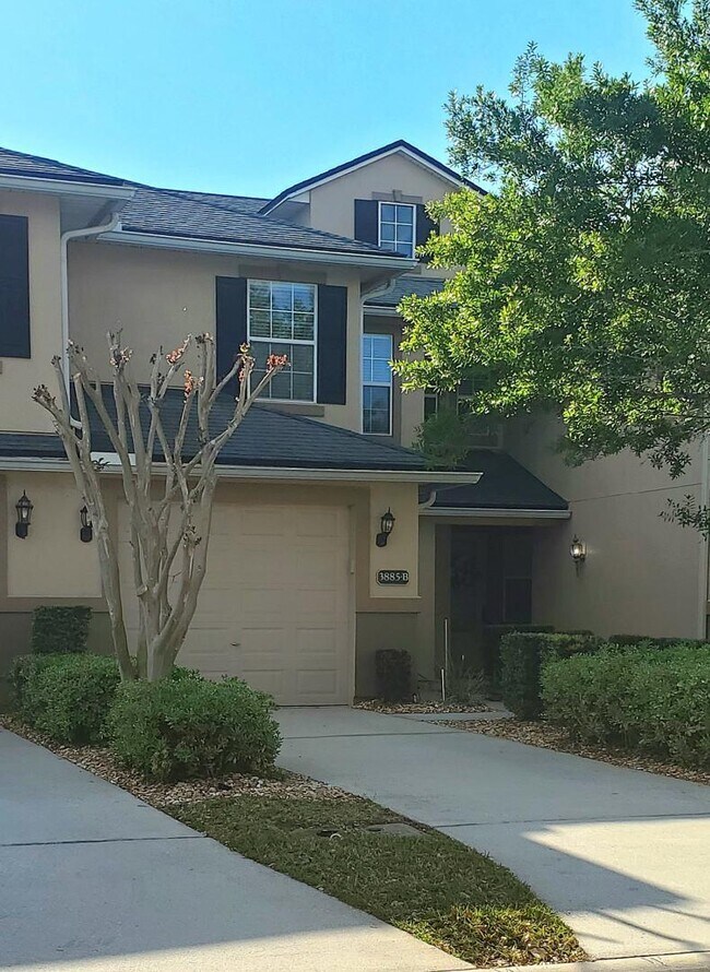 Building Photo - 3885 Buckthorne Dr