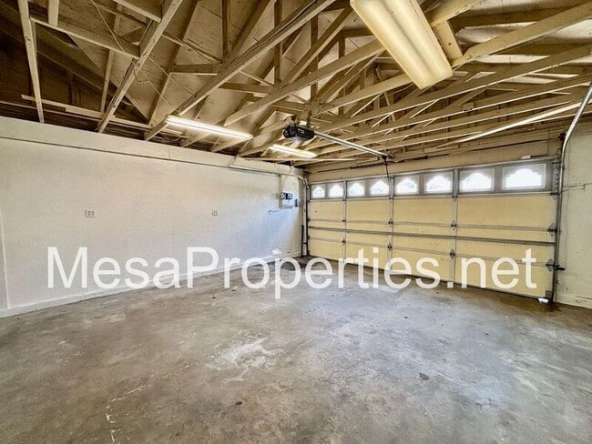 Building Photo - 2378 N Sycamore Ave